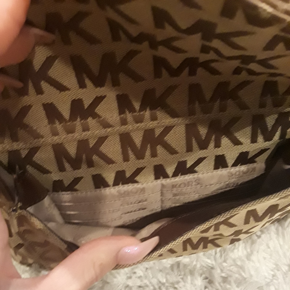 NWOT Michael Kors East West Monogrammed Voyager Tote - Picture 12 of 13